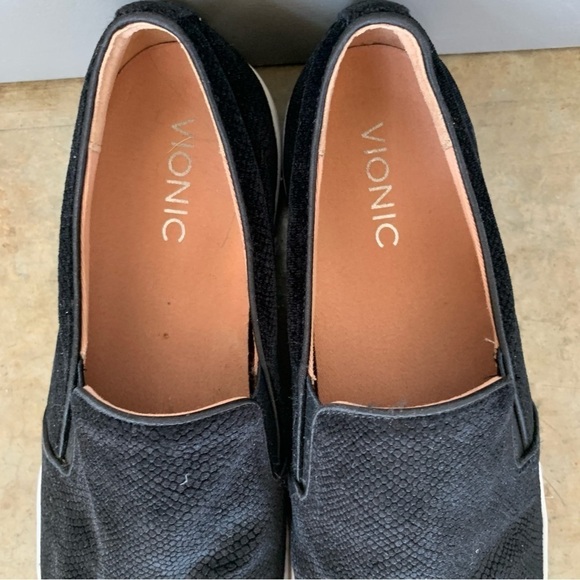 Vionic Velour Black Loafers Size 8.5 - Picture 3 of 11